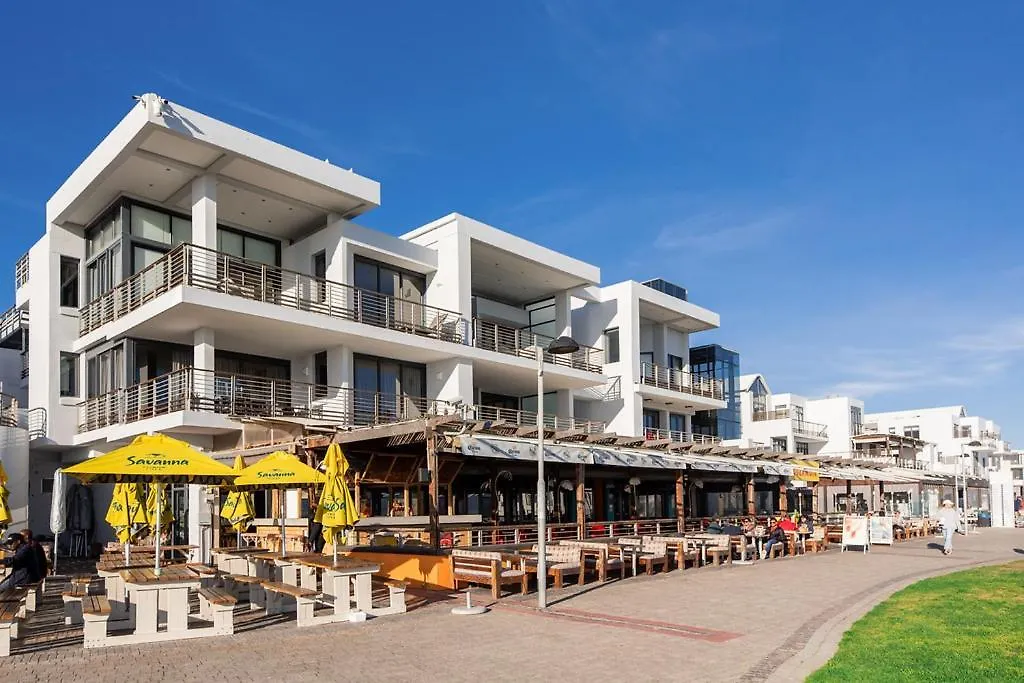 Modern Beachfront 2 Bed, 2 Bath- 143 Eden, Big Bay Bloubergstrand Apartamento