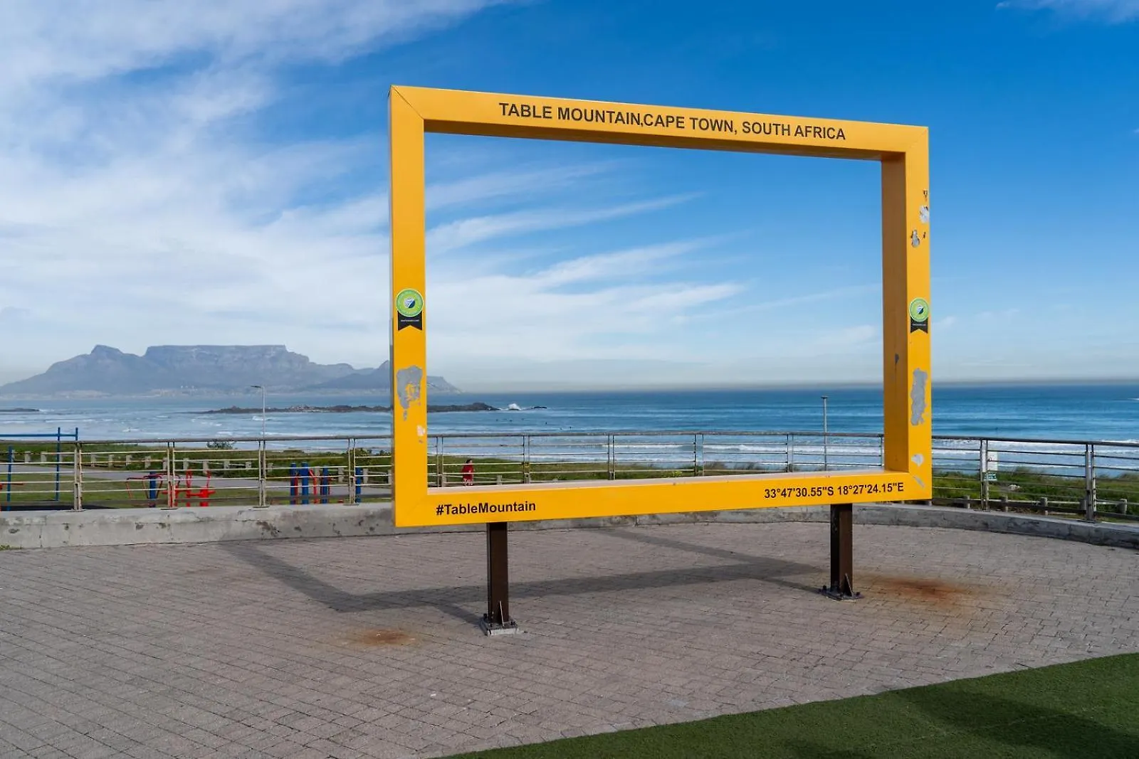 Modern Beachfront 2 Bed, 2 Bath- 143 Eden, Big Bay Bloubergstrand Apartamento