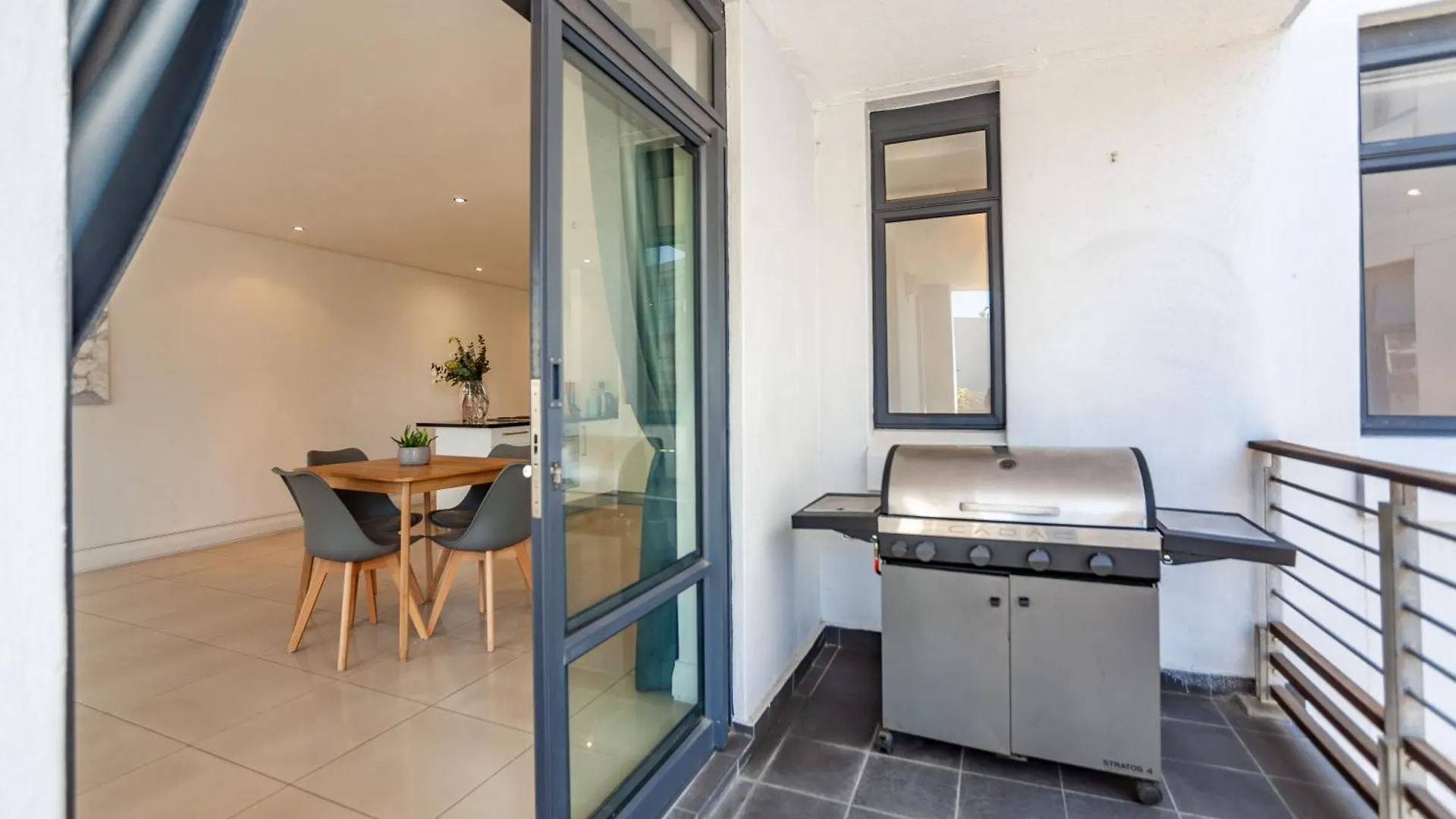 Apartamento Modern Beachfront 2 Bed, 2 Bath- 143 Eden, Big Bay Bloubergstrand