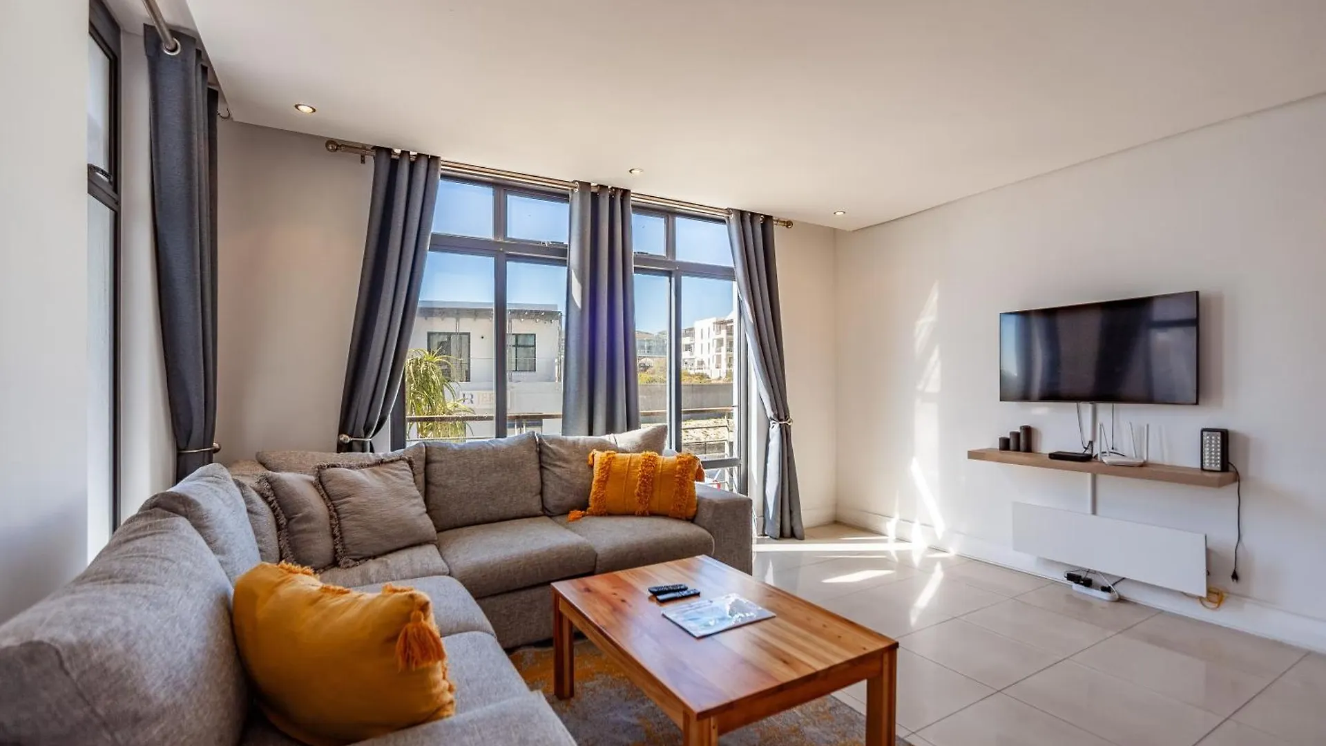 Apartamento Modern Beachfront 2 Bed, 2 Bath- 143 Eden, Big Bay Bloubergstrand